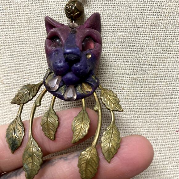 Vintage Purple Cat Pendant Brass Leaf Beaded Necklace - Picture 8 of 10